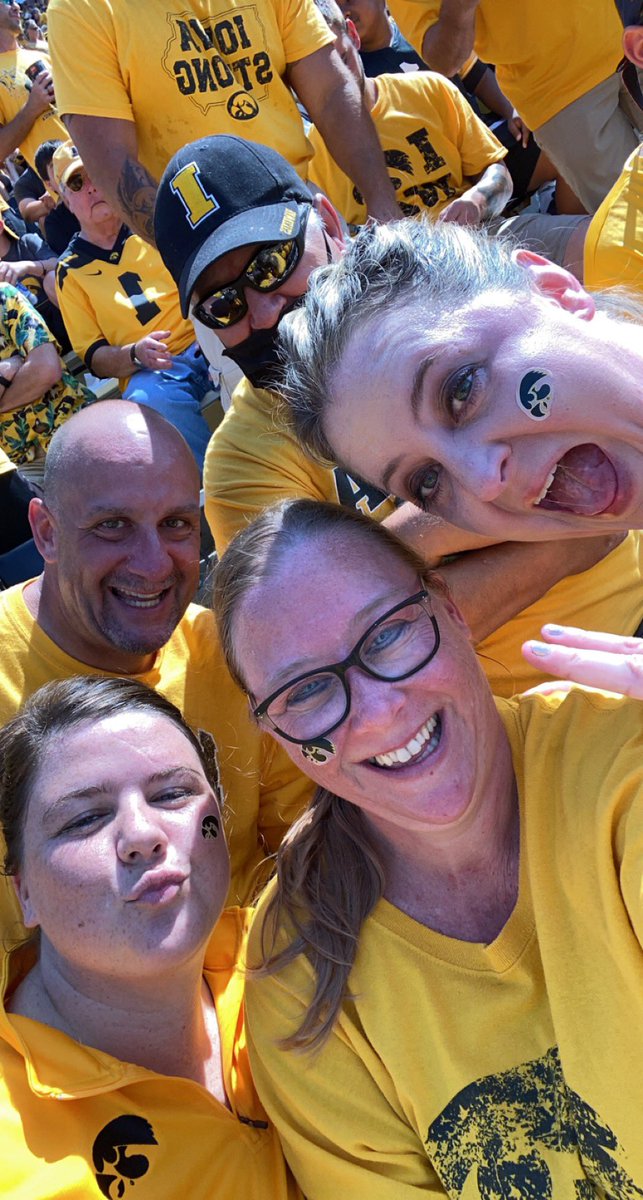 LyndeeU's tweet photo. Go Hawks #fightforiowa https://t.co/3jjgZXkLc9