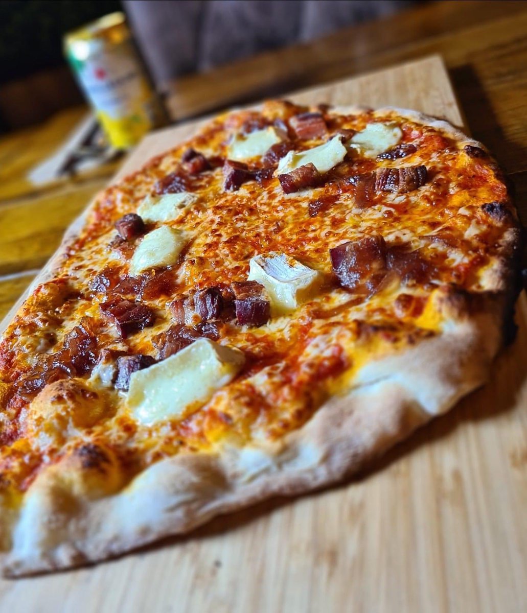 flamingcrust's tweet photo. The donatello - pancetta, caramelised onion and brie ❤🍕.
Another one of this week's pizza specials & available on request.
Restaurant open from 4pm today.
#flamingcrust #saintfield #pizzería #pizzatoppings #pizzapic #food #foodie #foodstyling #foodphotography #supportlocalni https://t.co/UMSbkvyx86