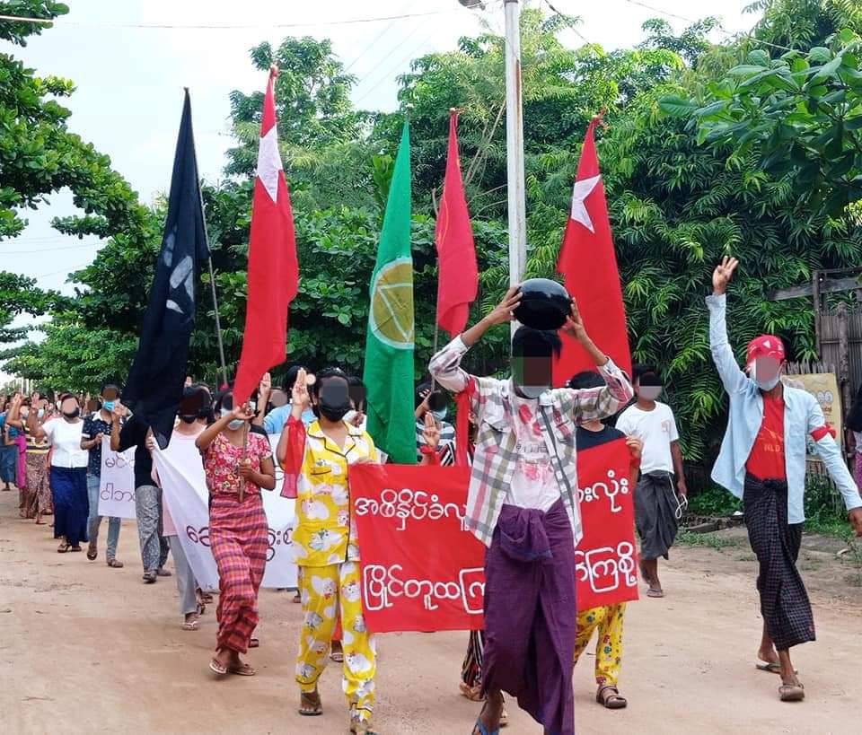 The Basic Education General Strike Committee and residents of #Myaing township's northern zone marched in to oppose the military rule. #WarCrimesOfJunta #Sep18Coup  #WhatsHappeningInMyanmar