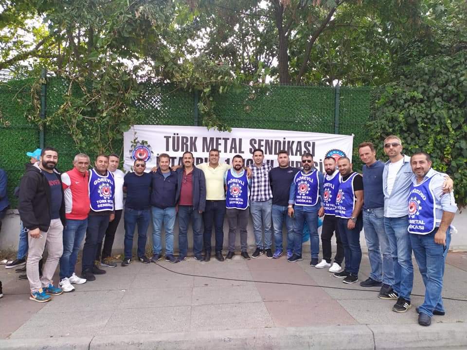 Ramazan18_34's tweet photo. Hiçbir güç yokdurki inancın önüne geçemez inanan salcompXiaomi emekçileri direne direne kazandı..
Bu Onurlu mücadelede dik duran emekçilerin zaferidir hayırlı olsun.TürkMetal Ailemize Hoşgeldiniz #SalcompXiaomi Emekçileri...
#DireneDireneKazandık
#zaferdirenenemekcininoldu https://t.co/6F3SJStiwo