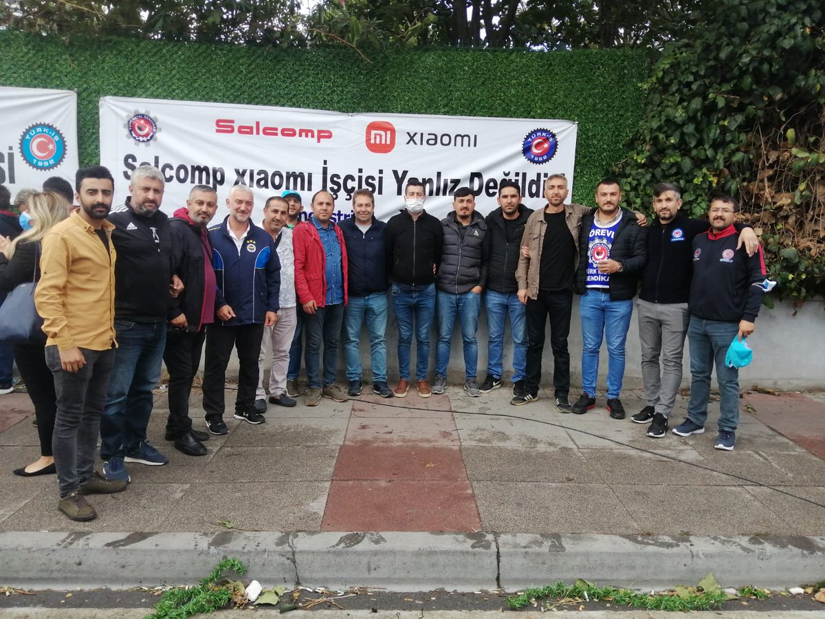 Ramazan18_34's tweet photo. Hiçbir güç yokdurki inancın önüne geçemez inanan salcompXiaomi emekçileri direne direne kazandı..
Bu Onurlu mücadelede dik duran emekçilerin zaferidir hayırlı olsun.TürkMetal Ailemize Hoşgeldiniz #SalcompXiaomi Emekçileri...
#DireneDireneKazandık
#zaferdirenenemekcininoldu https://t.co/6F3SJStiwo