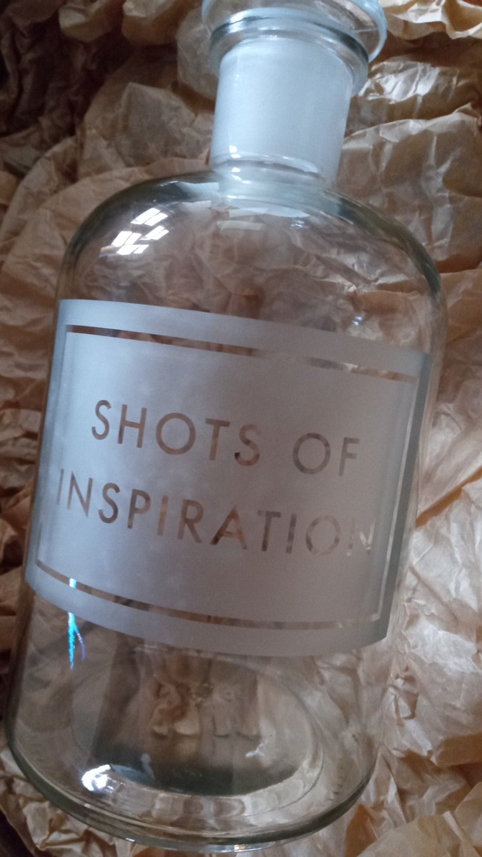 LA1Shortsuk's tweet image. @mendyourhead has provided all our awards since we started our film festival and we love how different and unusual they are! Even sending a little message inside the box! 😁
Here's the awards for this years 20/21 competitions. #filmfestival #shortfilm #indiefilm