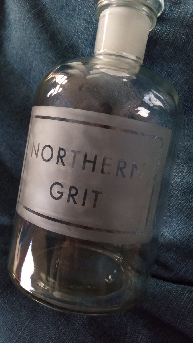 LA1Shortsuk's tweet image. @mendyourhead has provided all our awards since we started our film festival and we love how different and unusual they are! Even sending a little message inside the box! 😁
Here's the awards for this years 20/21 competitions. #filmfestival #shortfilm #indiefilm