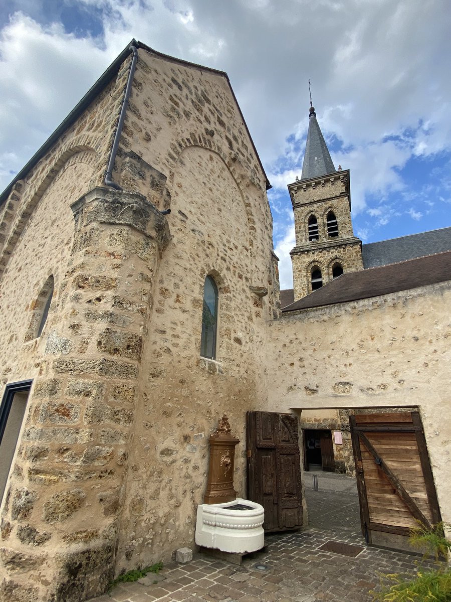 SebLouchard's tweet photo. Balade à Chevreuse. Promenade des petits ponts, Eglise Saint Martin et château de La Madeleine @78460chevreuse https://t.co/eaCulgTy5a
