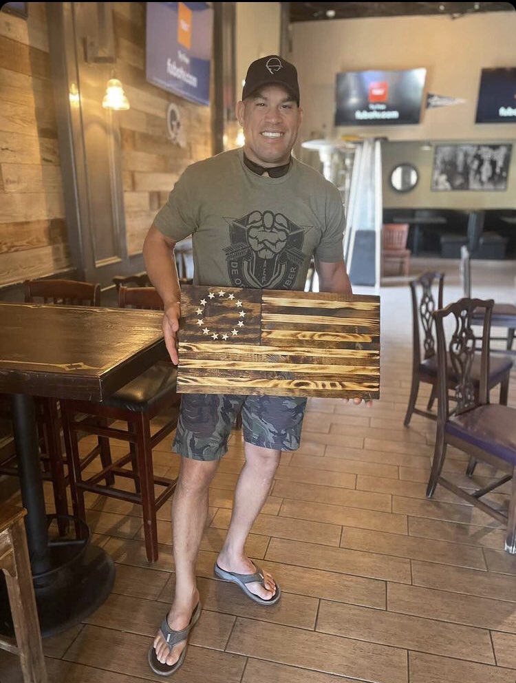 Always a good day when you see Tito Ortiz with one of our flags 🤙🏻🇺🇸 

Thanks to our buddies over at Savage Actual🇺🇸
.
.
.
.
