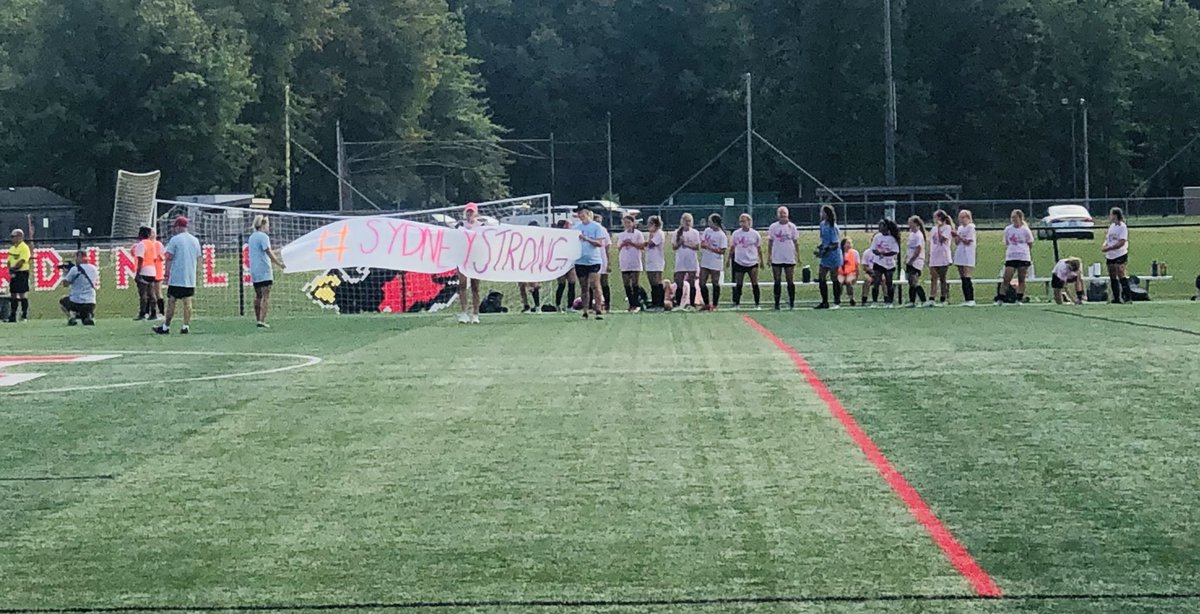 Had a great time with <a href="/msbrittanyrios/">Brittany Rios</a> supporting an awesome cause for an awesome one of our first graders! Thanks to our students for designing these awesome signs and to the awesome fans who proudly held them up. We love you Syd! #SydneyStrong 💞