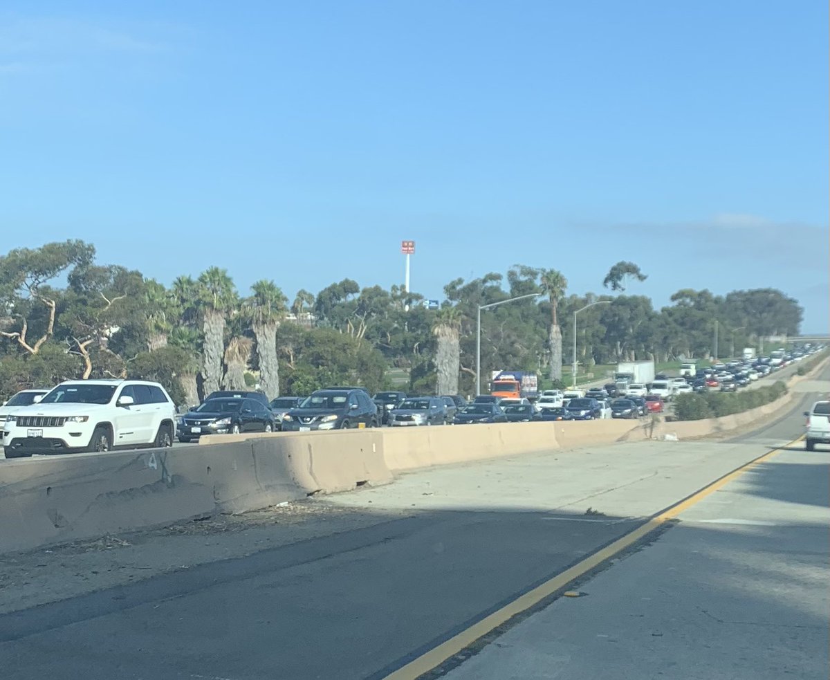 BessWakeman's tweet photo. Welcome to San Diego. 9 am on a Saturday. I-5 south. 😳 https://t.co/kdOQnSh784