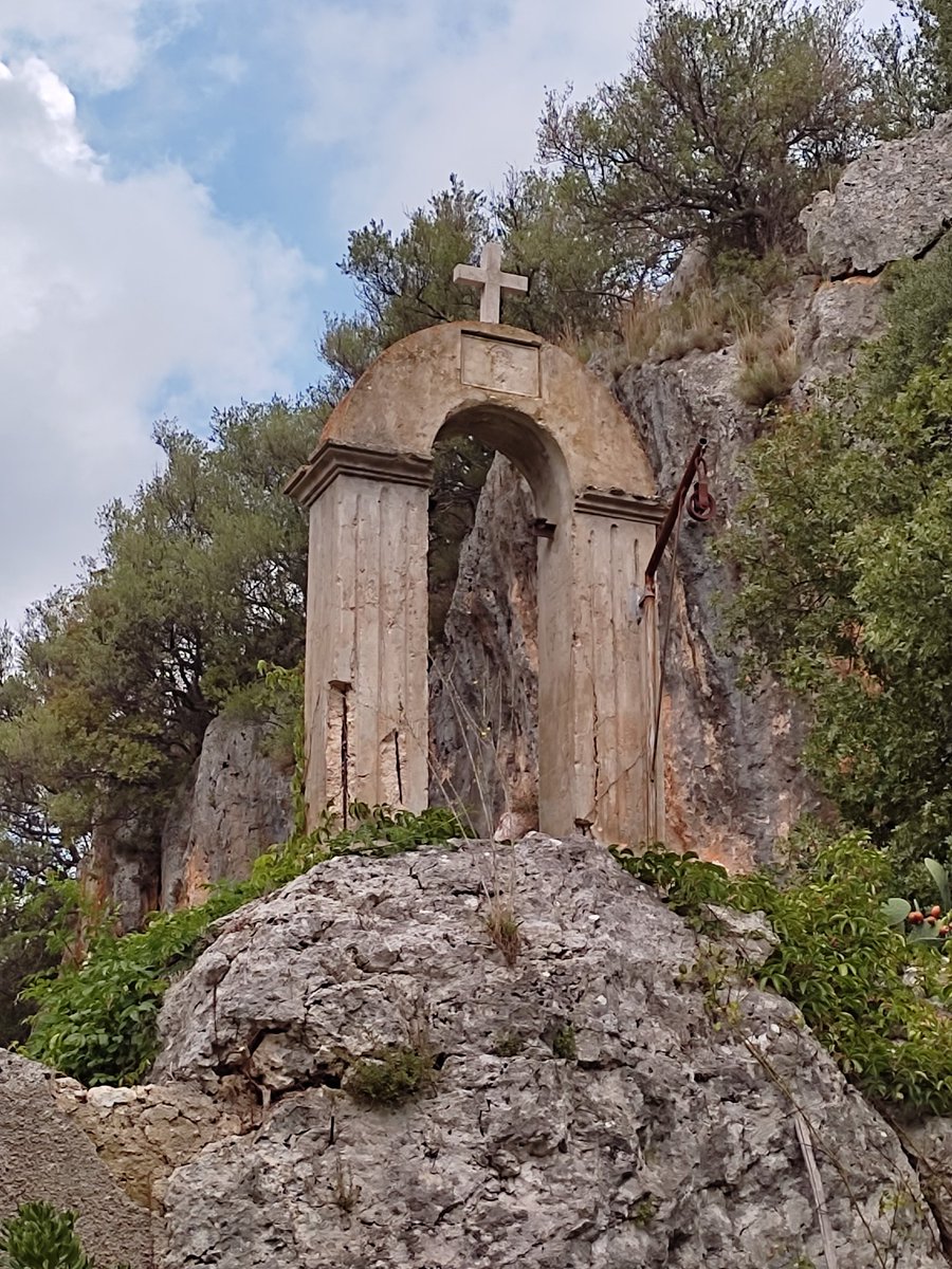 spadanuda's tweet photo. #GrottadiSanMichele #grottadellAngelo #SanMichele #CagnanoVarano #Gargano #puglia #roccia #grotte #fede #culto #interiors #sotterranea #subterrae #photography #fotografia #FOTO #PHOTOS https://t.co/wxl2hJjkmq