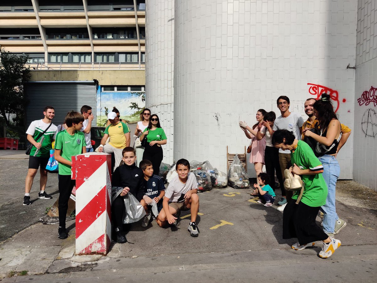 PierreBenassaya's tweet photo. Encore des kilos de déchets ramassés aujourd’hui avec @GrainesPop et @LesClimato aux orgues de Flandre ! 
#WorldCleanUpDay https://t.co/1GrGrxEQKd