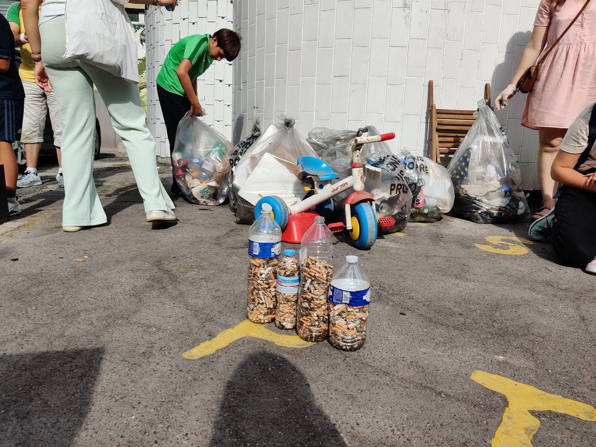 PierreBenassaya's tweet photo. Encore des kilos de déchets ramassés aujourd’hui avec @GrainesPop et @LesClimato aux orgues de Flandre ! 
#WorldCleanUpDay https://t.co/1GrGrxEQKd