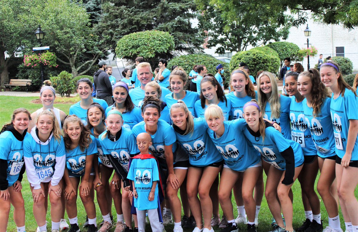 5K Race for Research for the Progeria Foundation today by this Top Notch group of young ladies. #greatcause. @AustinPrepGSoc @AustinPrepAD