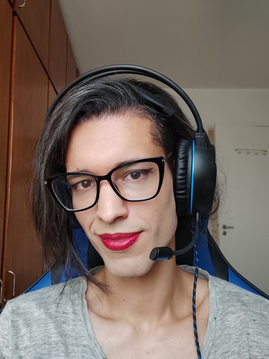 LeonaDev's tweet image. Minha manhã foi mto corrida e não consegui postar a selfie de que estou participando do #programariasummit como mestre de cerimônia. Quem estiver participando do evento passa na sala 10 pra me dar um oi 👀
Voltamos as 13:45h