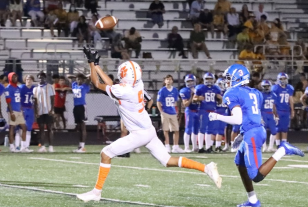 KettleRunFB's tweet photo. 563 yards of offense last night for the Cougars!

The air attack was lethal. @Beaulang4 threw for 340 and 4 TD. @TapscottJordan had 193 yards with 3 TD, Abram Chumley added 91 &amp; @jac0brobinson scored again!

The ground attack was paced by @MehaffeyPeyton who had 139 yards &amp; a TD! https://t.co/Oxx8QSGxiJ