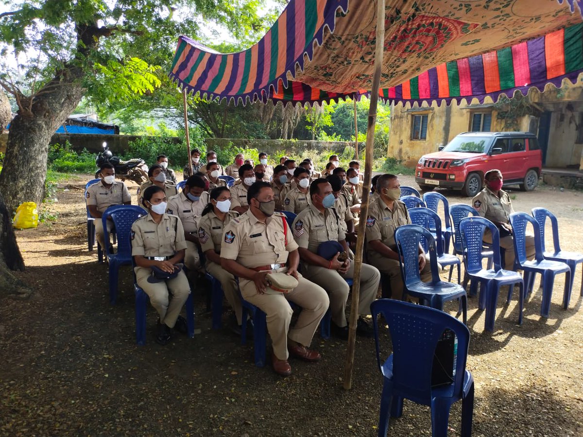 SRIKAKULMPOLICE's tweet image. Srikakulam Police officers have been briefed and deployed at the various counting centres to ensure a peaceful and a hassle free counting process. 
#electioncounting
#MPTCandZPTC
@APPOLICE100