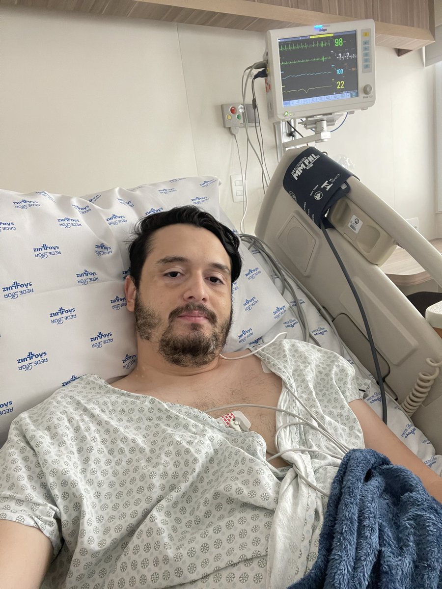 ratoborrachudo's tweet photo. Tive crise de ansiedade, já chorei mas agora aceitei, estou internado na UTI pessoal, meu quadro evoluiu em horas e esse foi o procedimento padrão, to com parte do pulmão ja prejudicado mas sigo lutando, obrigado amigos e família e fans claro e se cuidem pra não passar por isso https://t.co/rROCFSEq47