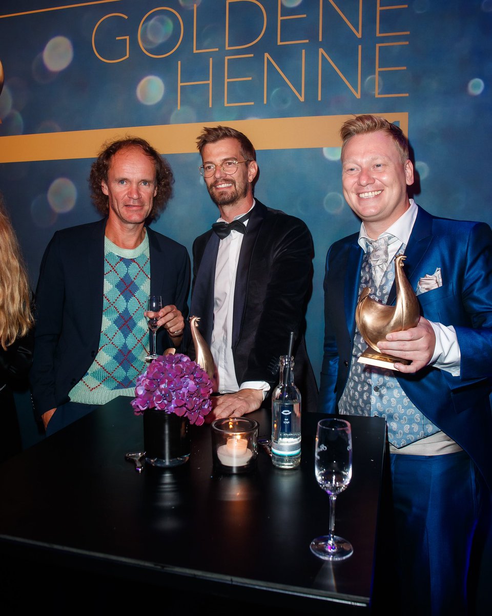 Mir fehlen einfach die Worte und ich bin euch allen so unendlich dankbar für alles! ❤️🥺 Dass ich jemals für einen Preis wie die „GOLDENE HENNE“ nominiert bin, geschweige ihn durch euren Support gewinne, ist einfach surreal und werde ich wohl nicht so schnell verarbeiten können!