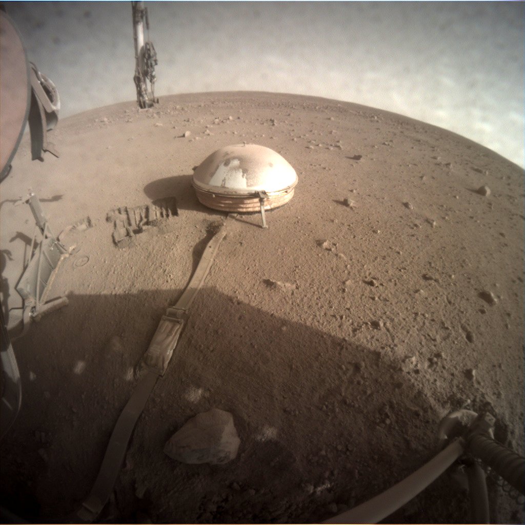 1,000 sols (days) on Mars today – some eventful, and others quite peaceful – as I listen closely to the heartbeat of Mars. And with the seasons changing, I’m starting to see a little more sunlight and power. Sending warm vibes to you, wherever you are. ☀️