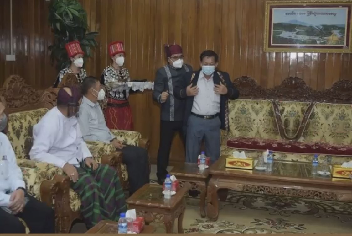 teeeapot's tweet photo. As Min Aung Hlaing was busy today trying on ethnic traditional outfit in Myitkyina, capital of Kachin State, he also kept his #Tatmadaw busy with their killing spree by using airstrikes on another ethnic area, Hakha, the capital of Chin State. #WhatsHappeningInMyanmar #Sept18Coup https://t.co/4z4MEE2dnA