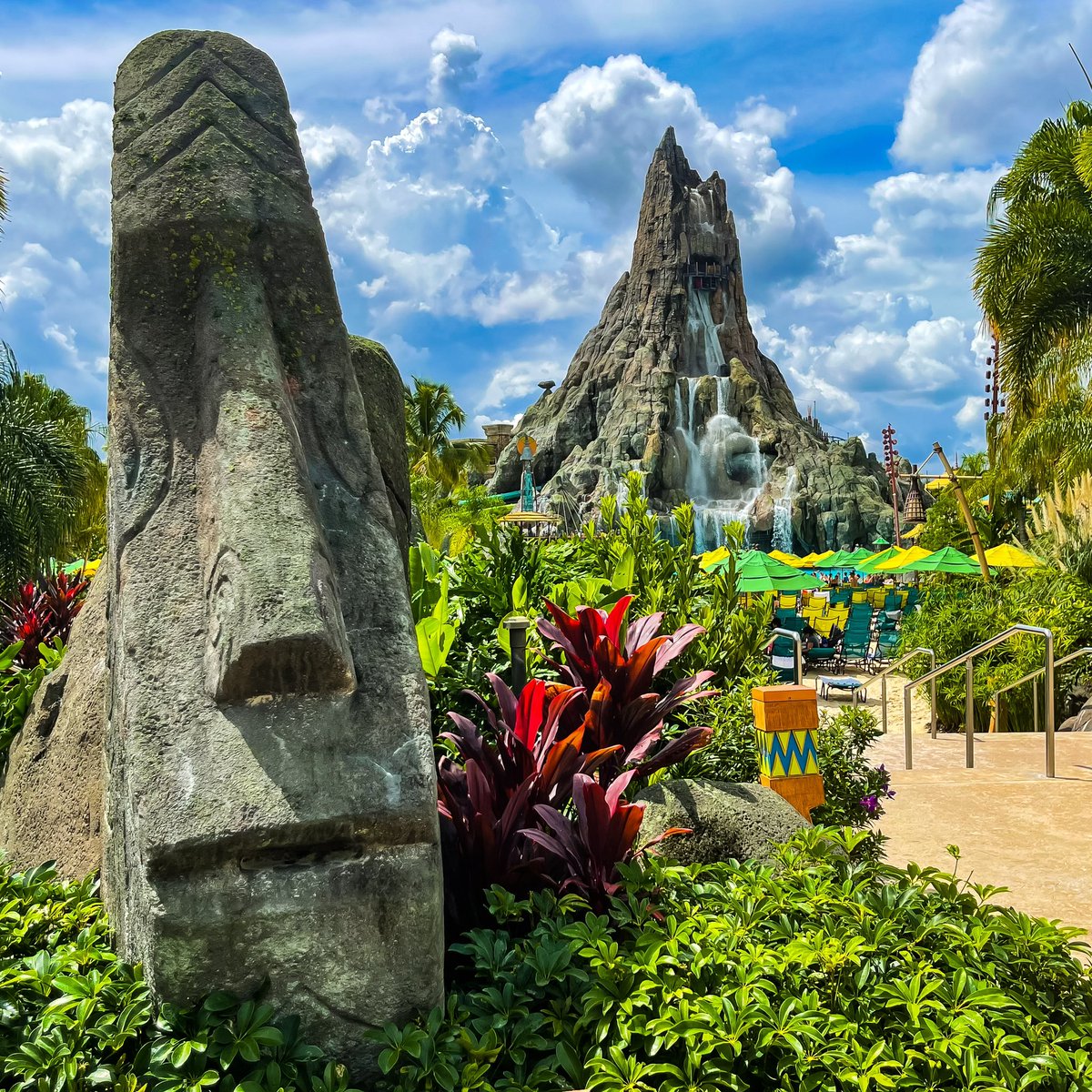 EricOfchinick's tweet photo. Spooks by night - slides by day #UniversalOrlando #VolcanoBay https://t.co/wjtu2R9WZe