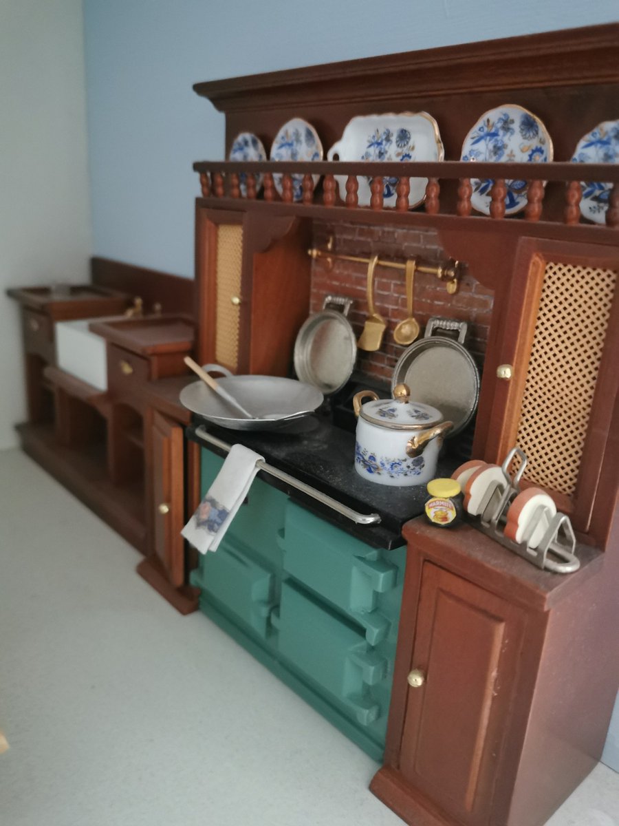 NickiMiniature's tweet photo. First floor kitchen above the Whippet Inn https://t.co/DvwMpv4ziZ