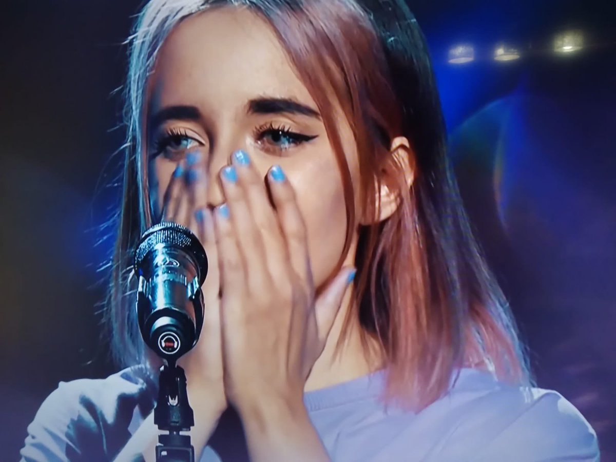 sweetpeachnoa's tweet photo. Ese momento en el que no me puedo creer que esté dentro del equipo de @LuisFonsi #LaVozAntena3 @LaVozAntena3 #lavoz #noalavoz https://t.co/RzNvhJ29mi
