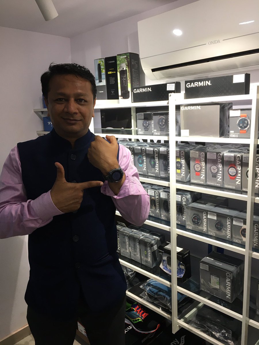 thetriworld1's tweet photo. @SandeepShahSS Sir at our store in Thane . He decided to Gift Himself Garmin’s Top end , the Garmin Fenix 6 Pro Solar 😍 Welcome to the Garmin Family Sandeep sir 😊 #garminindia #garmin #garminfenix6prosolar #fenix6 #sale https://t.co/fyUqbeYMfq
