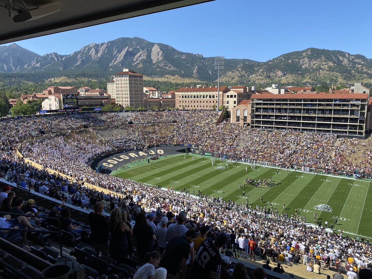 Find a better view in #CollegeFootball, I dare you.
#doubledogdare #dontworryillwait #GoBuffs #ForeverBuffs