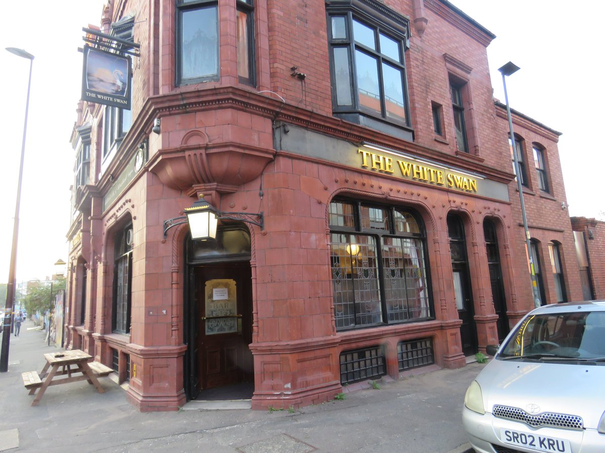 BirminghamWeAre's tweet image. Great to see The White Swan @WSwanDigbeth open again! - Paula @Paula_Artist6 got to see it on opening night.  Go support your local pubs you wonderful Birmingham people #BirminghamPassion