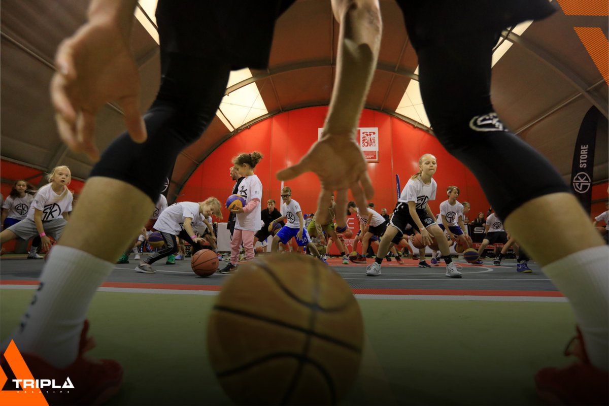 TriplaCreative's tweet image. W @gdansk zakończył się dzisiaj historyczny @skstore_pl 3x3 Basket Camp z udziałem świeżo upieczonych brązowych medalistów mistrzostw Europy w Paryżu! 🏀🥉🇵🇱  Tym razem Przemysław #Zamojski, Szymon #Rduch i Paweł #Pawłowski wcielili się w rolę trenerów i wychowawców młodzieży!