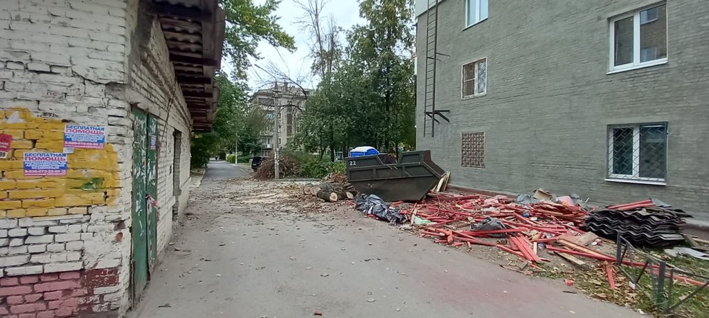 UK_TOKTO's tweet photo. Кронирование дерева ул Смидович д 14 @UATNTula @gilincp71 @Privadm https://t.co/dIzeFwou3k