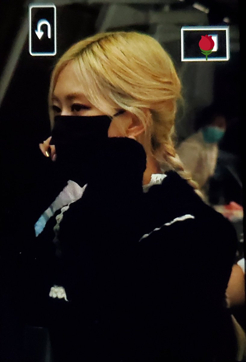 millions0211's tweet photo. 👋❤

#ROSÉ       #BLACKPINK      
#로제       #블랙핑크 https://t.co/wBp0zZiv8N