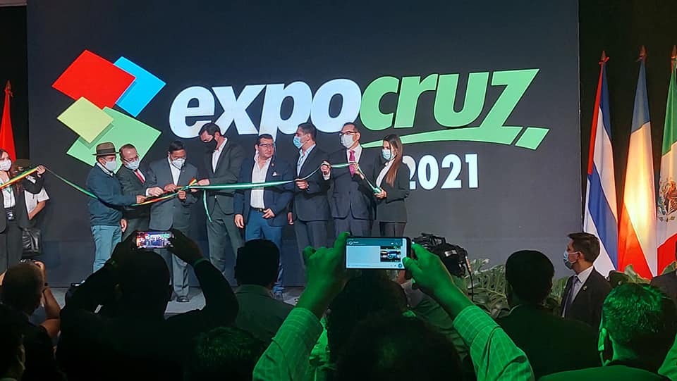 #LoActual || Las empresas <a href="/Construpatria1/">Construpatria S. A</a> y @PetrocasaOfcial adscritas a la #GMVV, participan en la 45° Edición de la Feria Internacional de Santa Cruz, resaltando la metodología de la #RevoluciónBolivariana en la construcción y entrega de viviendas a pesar de las adversidades.