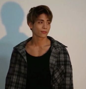 msViscaria's tweet photo. Time goes by. It is just slower when you are having a hard time. If you try to enjoy the time, everything will be alright.
 A thread dedicated to our beautiful moon #Jonghyun #lookingatthemoon . https://t.co/6wLqQN44tu