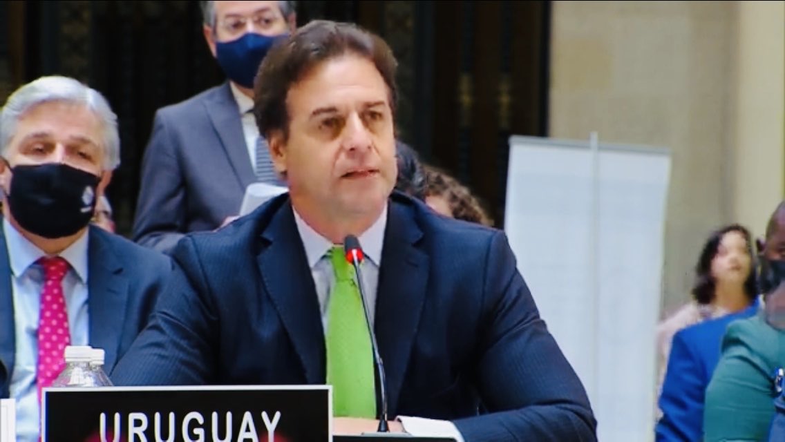 Y que se arma la pelea  entre el Presidente de Cuba y LaCalle de Uruguay por la defensa de la OEA Y SU LACAYO ALMAGRO, pues si tanto lo quiere LaCalle que se lo lleve a su país y deje libre el camino para alguien imparcial y democrático!