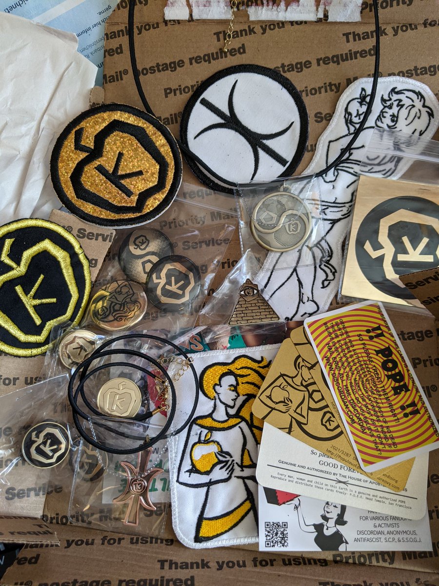 Bwansen's tweet image. I like getting #Discordian paraphernalia. ✌️😎