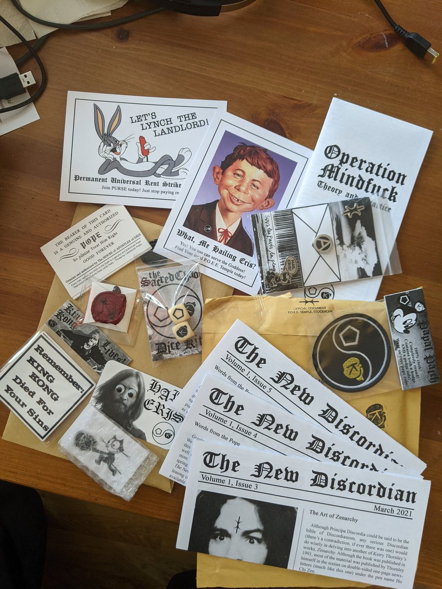 Bwansen's tweet image. I like getting #Discordian paraphernalia. ✌️😎