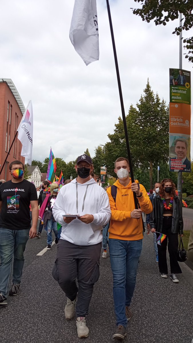 KnupferEva's tweet photo. Mit der @PdH_NI auf dem CSD in Oldenburg 🥰 als Gäste haben uns Jonas vom LV Bremen und Alex vom LV Hessen begleitet 🤗

#csdoldenburg https://t.co/AO2GOy2U6F