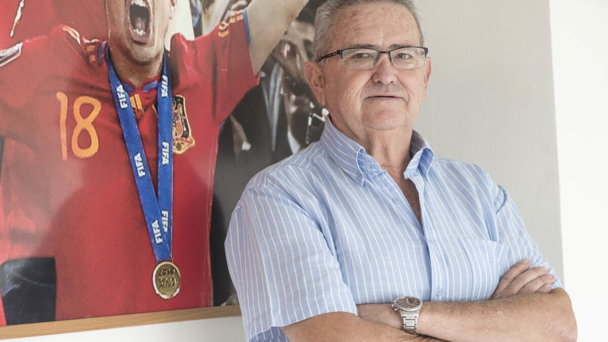 🔊 Hablamos ya en directo con Francisco López Servio, director del <a href="/cedifa/">RFAF-CEDIFA</a> con el que vamos a analizar la actualidad futbolística y del mundo de los banquillos. 

📸 Víctor Rodríguez 

▶️ 📻 Escucha #LaGranJugada 👇 canalsur.es/radio/directos…