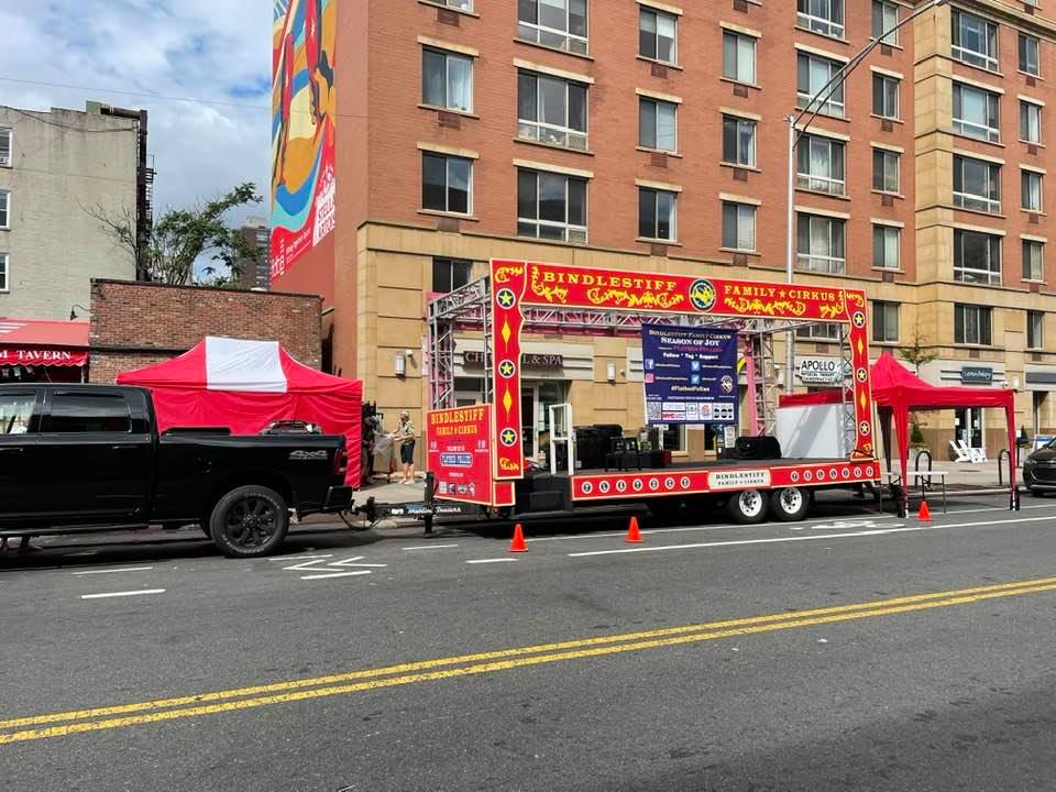 We're all loaded in on 116th & Frederick Douglass Blvd. for today's #FlatbedFollies fun! Schedule of Events:
2:30 - Lauren Lee Quartet
3:45 - Warriors Drum and Bugles Corps
4:15 - @DandyWellington and his Band
5:30 - Uptown Showdown circus and variety show https://t.co/dRhswY5Ka8