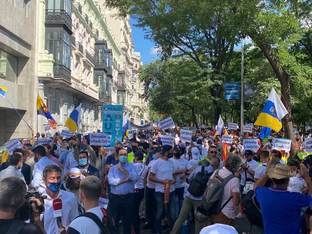 Supongo que a <a href="/jusapol/">jusapol</a> le habrá quedado claro que su capacidad de movilización sin el apoyo de todos es la de un sindicato más. Y de paso la jugada de contraprogramar la manifa de #AUGC ha fracasado absolutamente. Y si ya entendiese q dividir nos perjudica a todos seria la leche