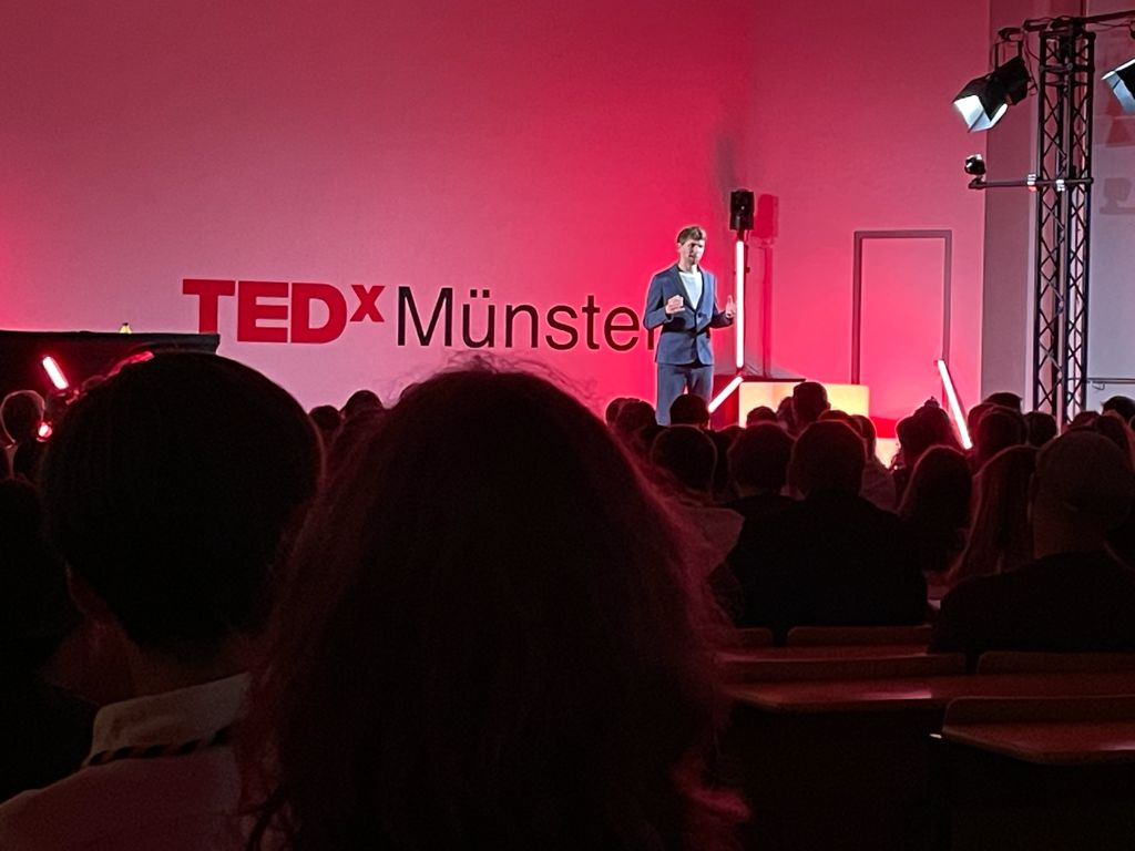 This is our Sven Köppel auf der <a href="/TEDxMuenster/">TEDxMünster</a>