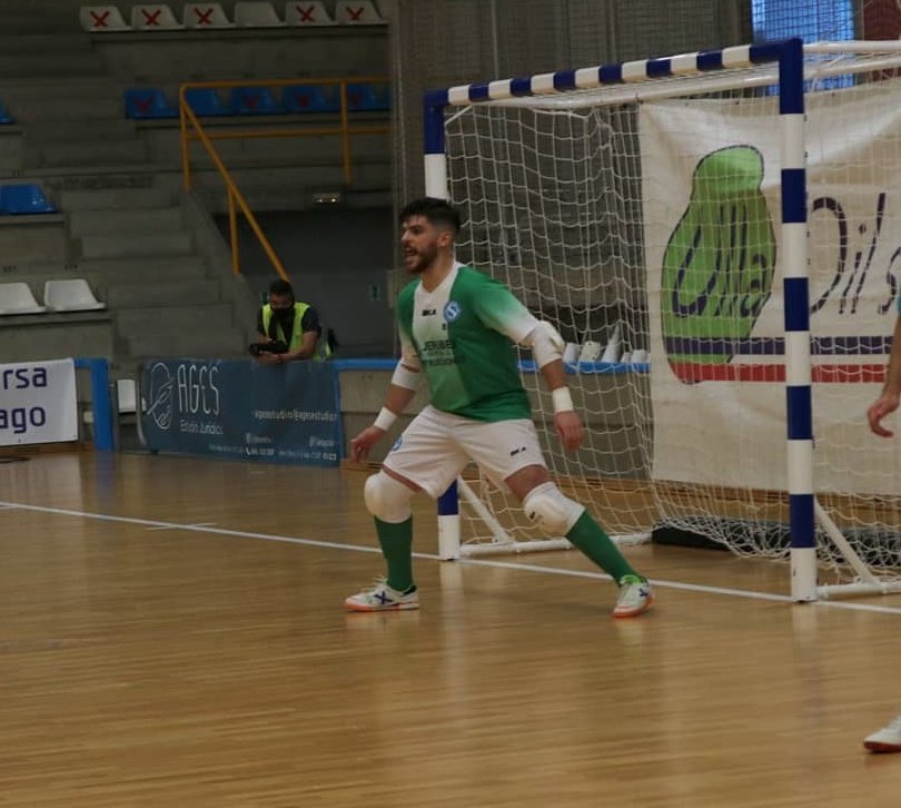 Santiago_Futsal's tweet photo. Min 37 || Xornada 1 Segunda B

➡ Penalti a favor do Guardo. PEEEEERO NON NON NON NOOOON!!! QUE HAIIII PORTEIROOOOO, E ESTÁ SANTIFICADOOOOO👼🏼, CHÁMAAASE BRAIS!

@Santiago_Futsal 2-1 @guardofs

#SantiagoGuardo #RetornoÁsOrixes💙 https://t.co/DoFtoDl5FE