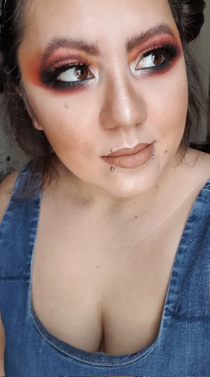 SweeLien's tweet photo. #attemptrecreation @makemeupmissa @bperfectcosm #CarnivalTheAntidote
@plouiseacademy #base2 #acidreignpaintblankcanvas
@PeachesMakeup #glitterglue #pigmentmadmoiselle
@UCmademebuyit #lashesfallenstar**
#candecosmetics #lashglue
@InglotUK #black77 https://t.co/DbyYCaUcQY