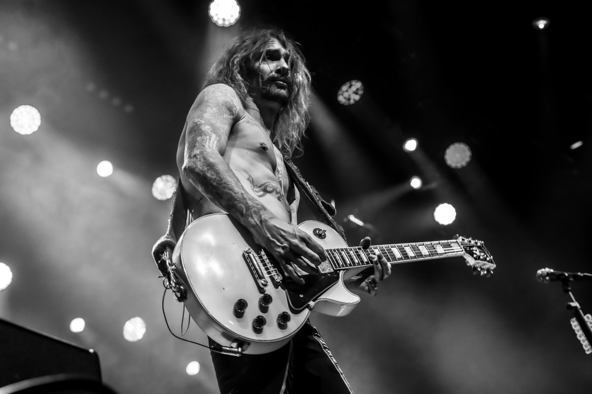 thedarkness's tweet photo. What's your favourite The Darkness solo crafted by our dear @JustinHawkins?
https://t.co/IjzBMslEZY https://t.co/B71RXOt1XJ