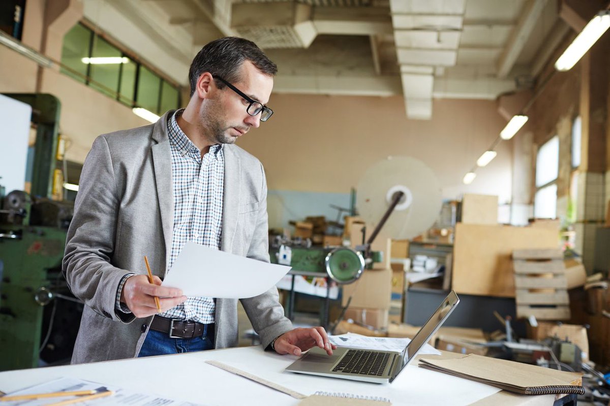 Pide un crédito para construir una máquina del tiempo y se compromete a devolverlo antes de 1989: buff.ly/3tNO3AR