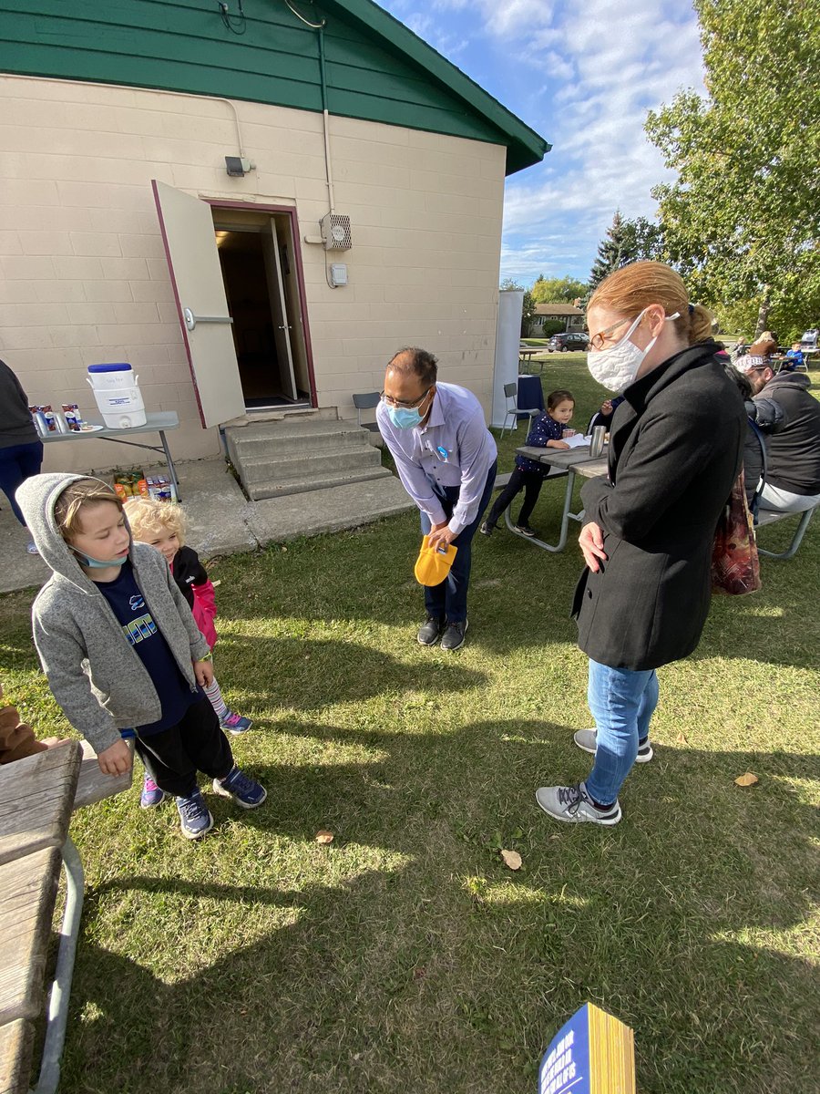 AmarjeetSohiYEG's tweet photo. Youβll see us all over the city today visiting the many wonderful events celebrating Community League Day! These volunteers are the backbone of building vibrant and thriving communities #yeg #communityyeg https://t.co/9p21dckNXN