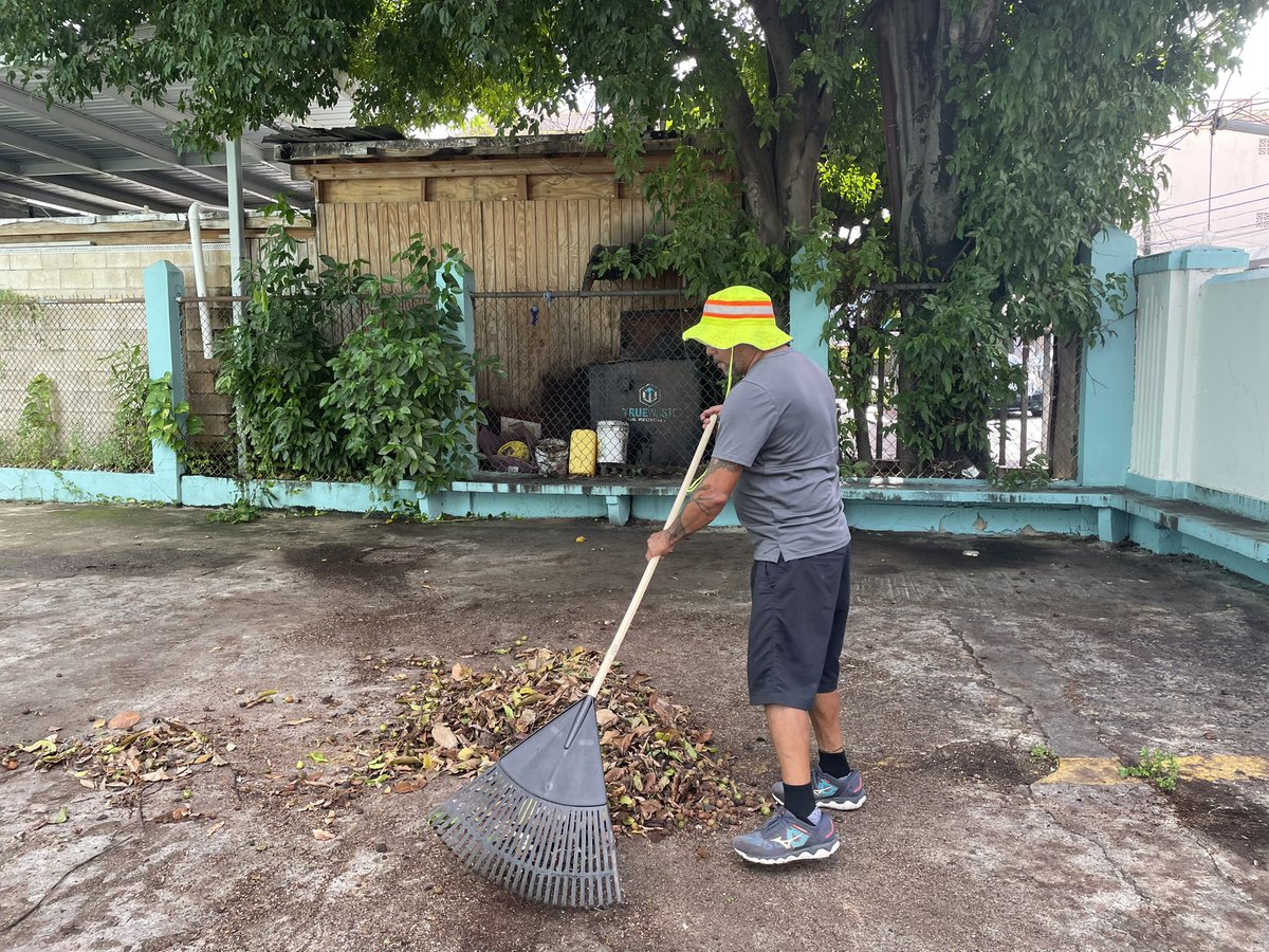 Hoy tuvimos brigada de limpieza en La Goyco 💪🏽