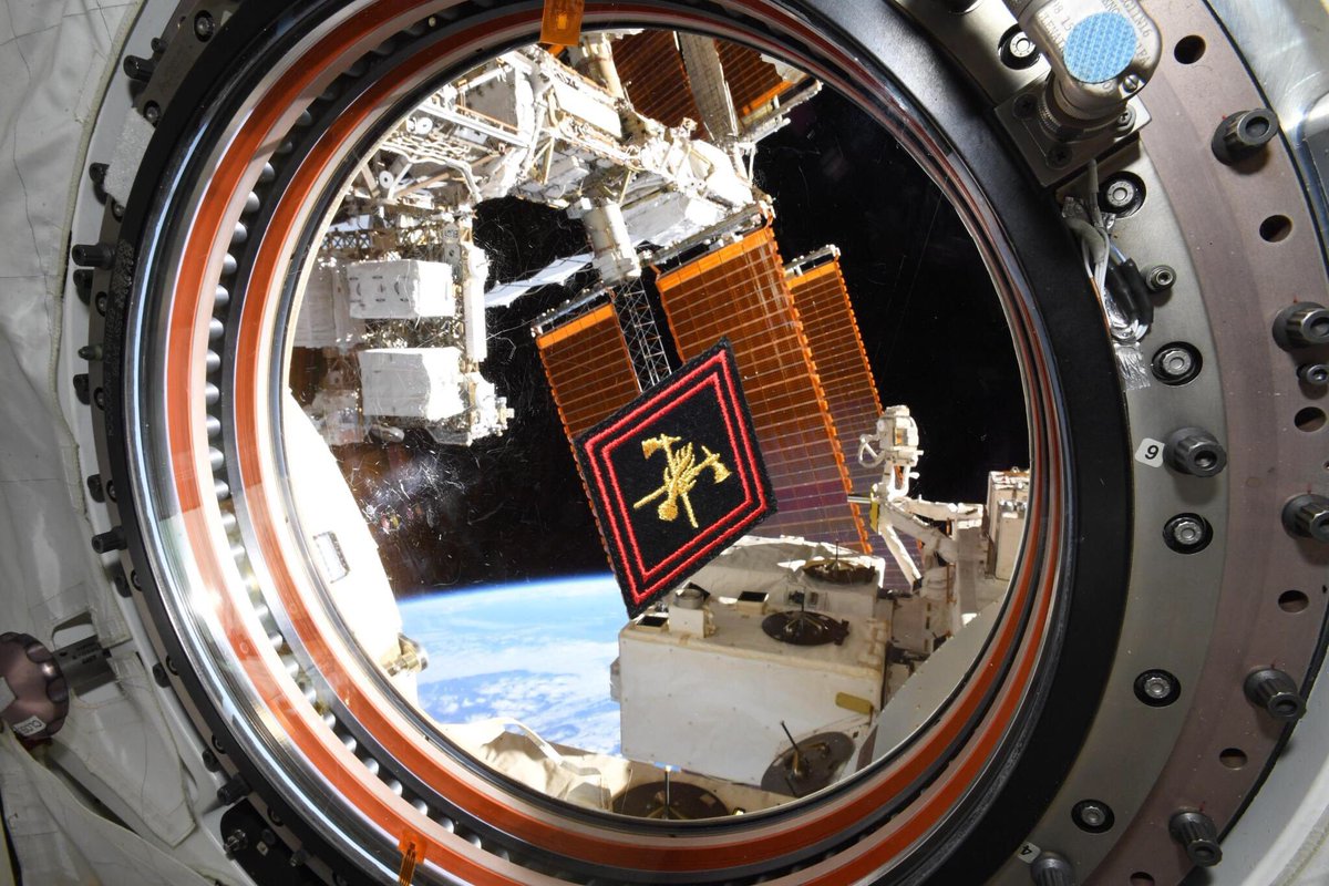 <a href="/PompiersParis/">PompiersParis</a> Aucune excuse pour ne pas être au RDV (même si vous êtes dans l’espace et que ça ne capte pas bien) - joyeux anniversaire à tous les pompiers de Paris !