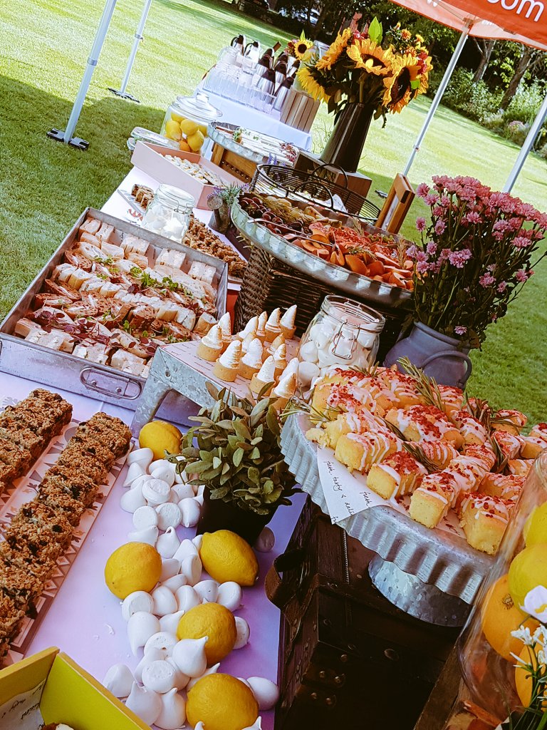 jamesrudman41's tweet image. Oranges and lemons was thr theme for this afternoon's match tea. Just what was needed after a successful afternoon of football. @KniefSally @Rachael48432853 @HolroydHowe