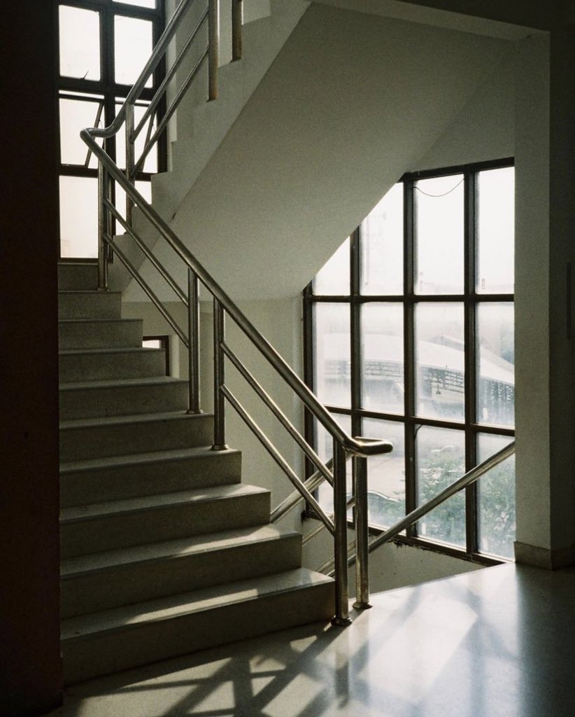 cybergeek_'s tweet image. A Story Behind My Photography:
My name is Pitcha and now currently live in Thailand. I am a 35mm film photographer which captures brief moments which are hidden in plain sight. My stories was told through a beauty of light and objects. #NFTPhotographer